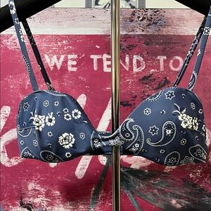 AMERICAN EAGLE Floral/Bandana bikini top